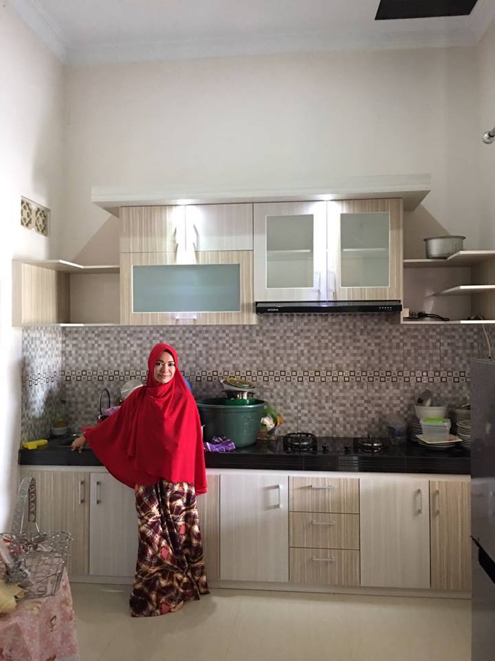 KICHENSET BAPAK ABU IZZAT WARNASARI