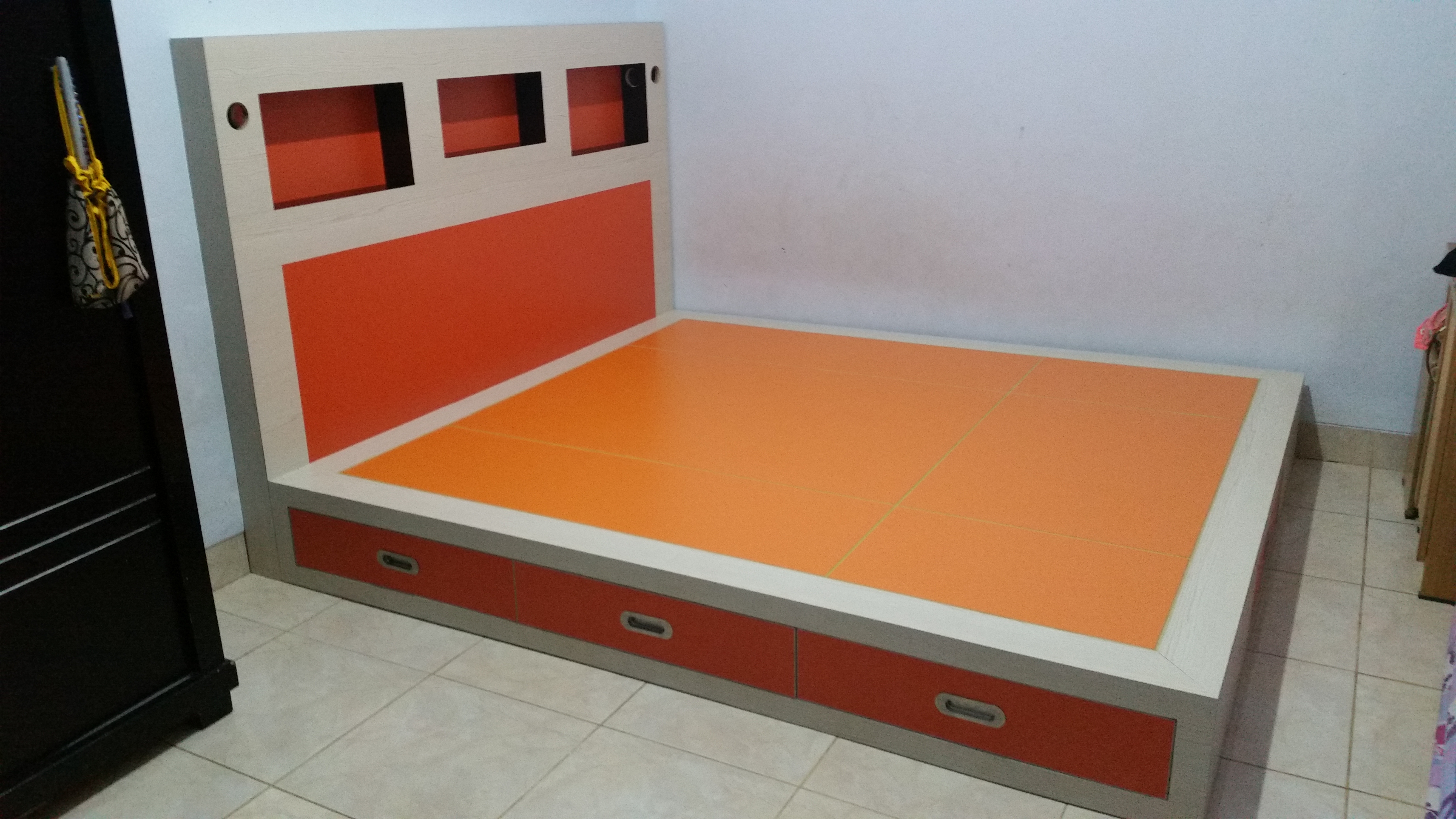 Tempat Tidur Ibu Astri BMW