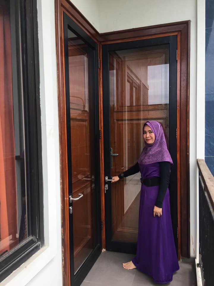 PERBAIKAN DAN PENGECATAN PINTU RUMAH BPK AHMAD DAMKAR