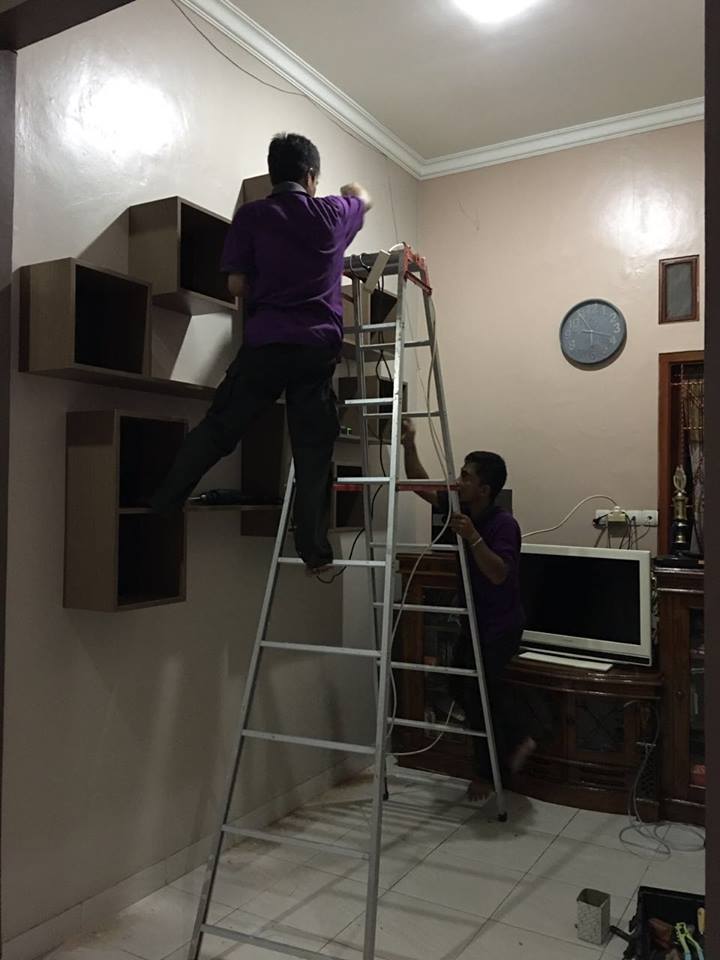 Rak dingding Ibu Amalia 