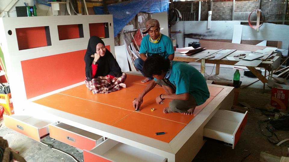 Tempat Tidur Ibu Astri BMW