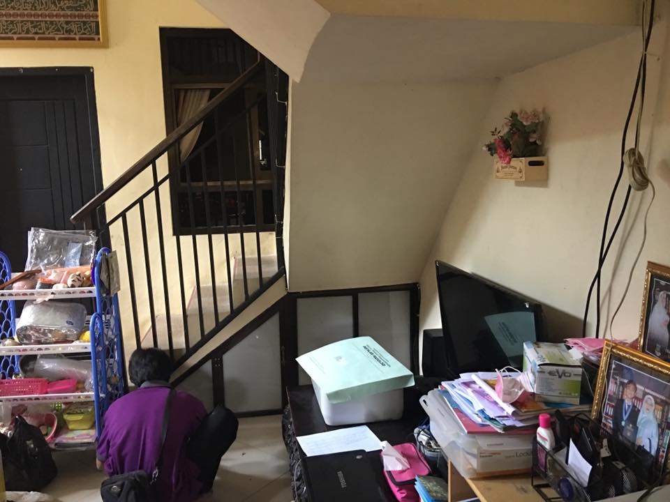 LEMARI BAWAH TANGGA MINIMALIS IBU BIDAN YENI TAMAN KRAKATAU