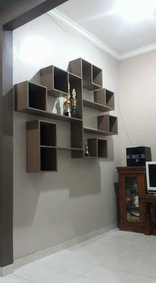 Rak dingding Ibu Amalia 