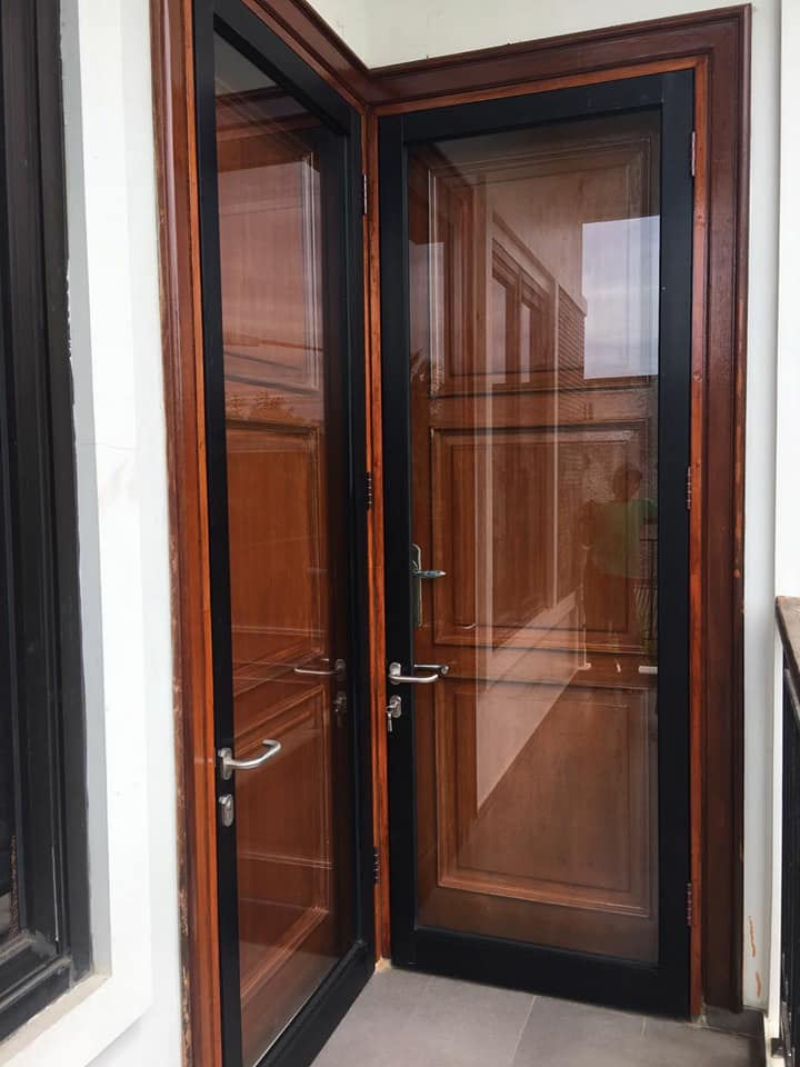 PERBAIKAN DAN PENGECATAN PINTU RUMAH BPK AHMAD DAMKAR
