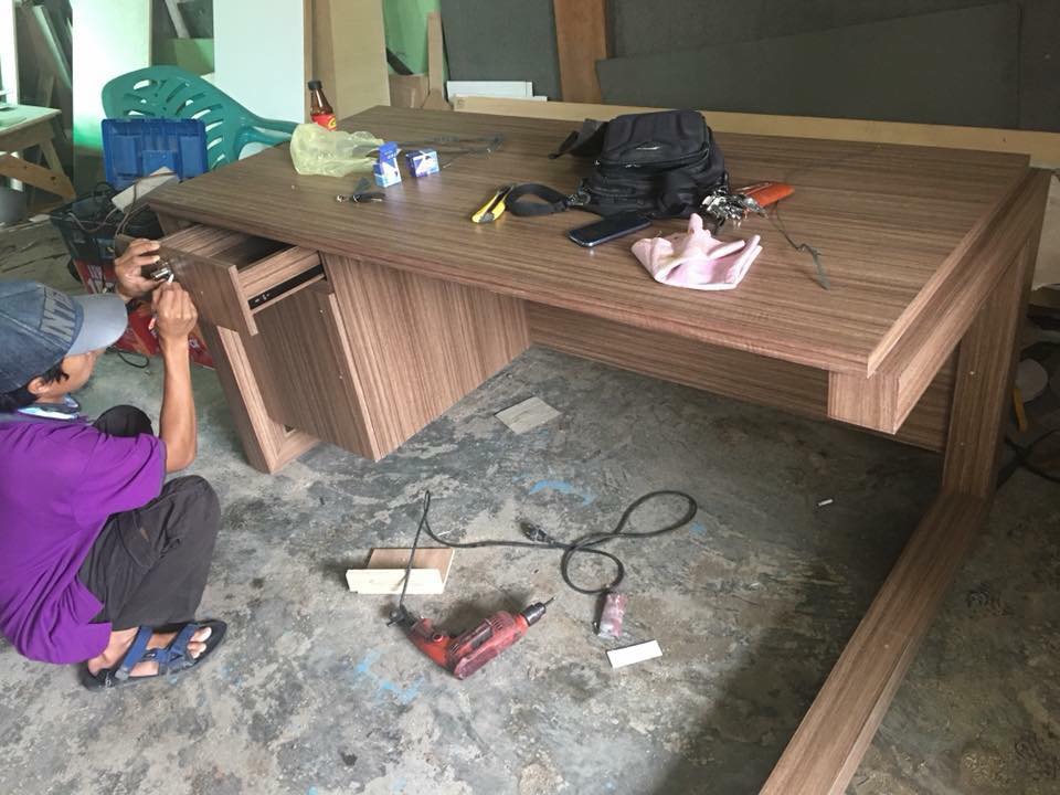Meja kerja Bpk KEPSEK Raudatul Jannah