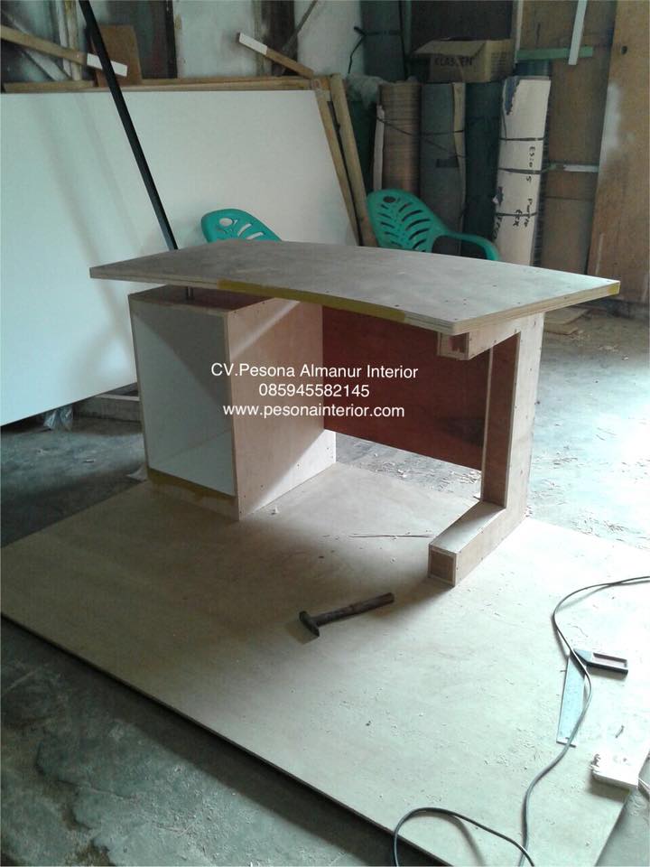 Meja kantor aku