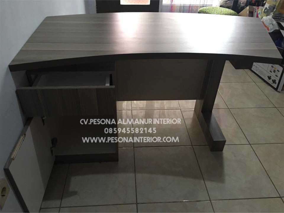 Meja kantor aku
